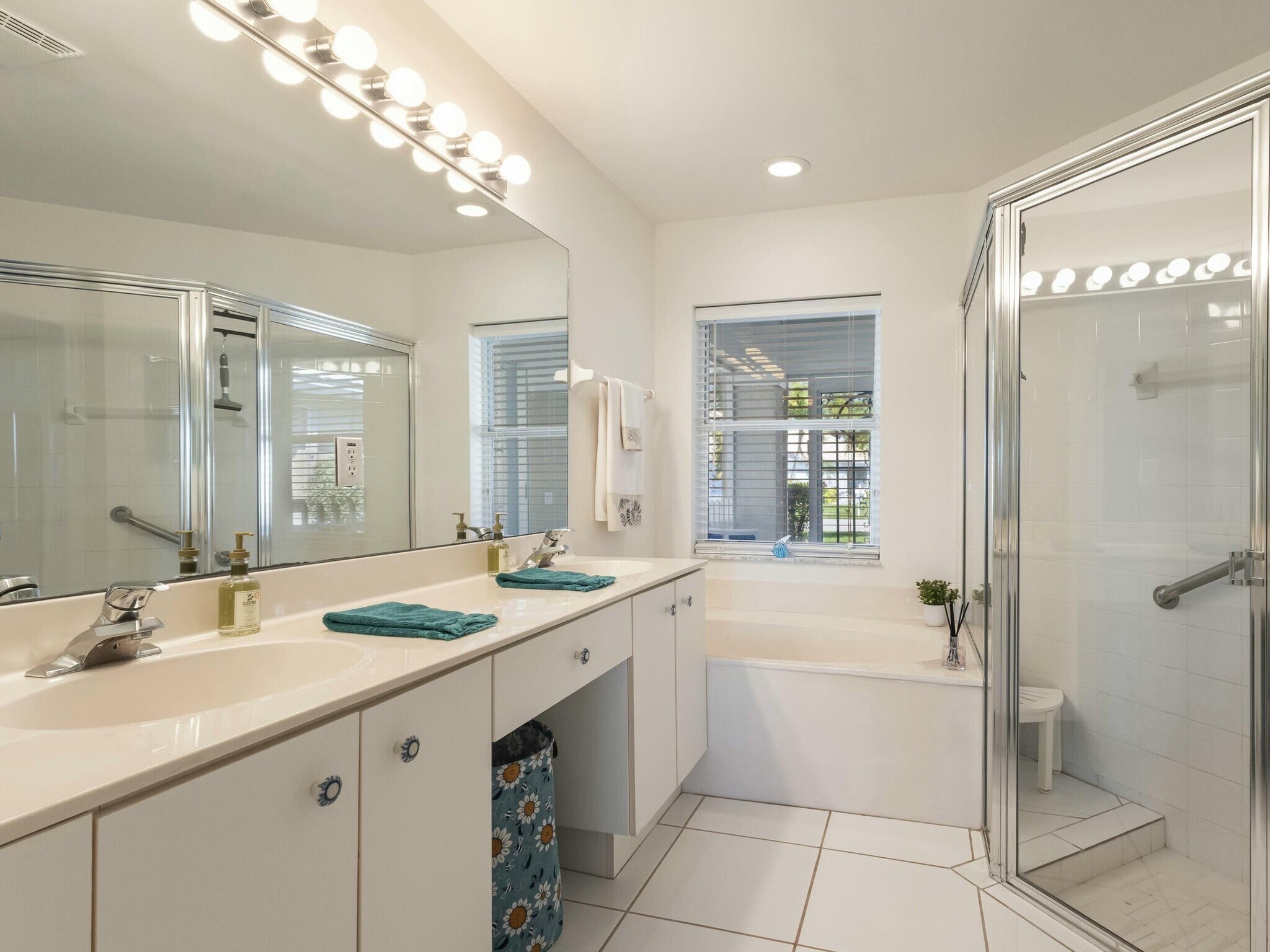 Building Photo - 12807 Hampton Lakes Cir