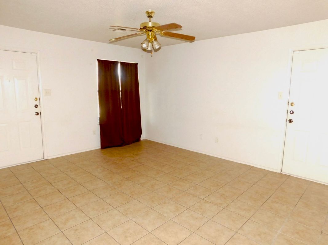 Building Photo - 2803 Alma Dr