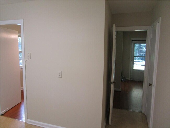 Building Photo - 1147 Enota Cir NE
