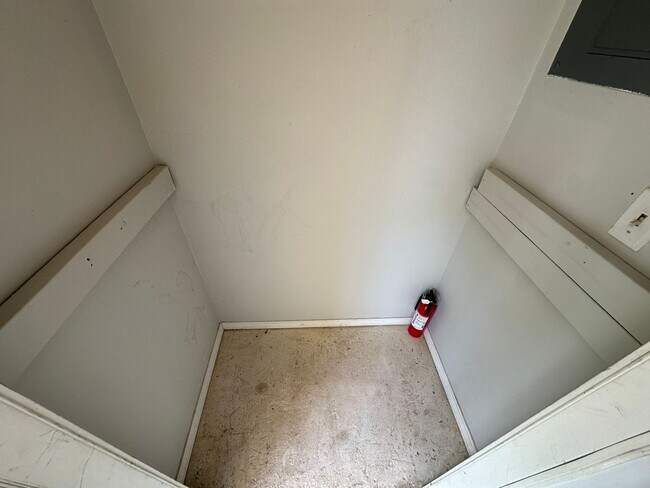 Building Photo - Recently renovated 1 bedroom 1 bath condo for rent in Riverwalk!