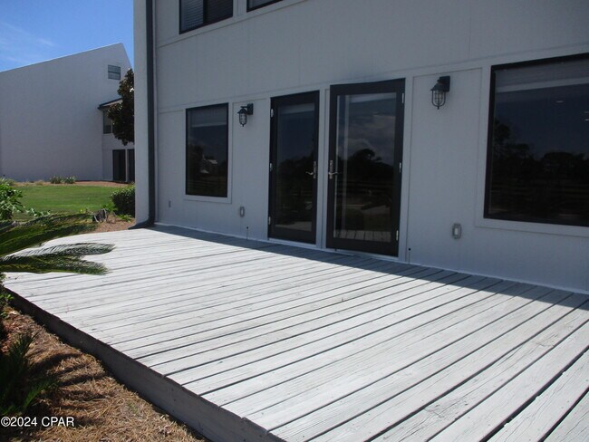 Building Photo - 4726 Bay Point Rd
