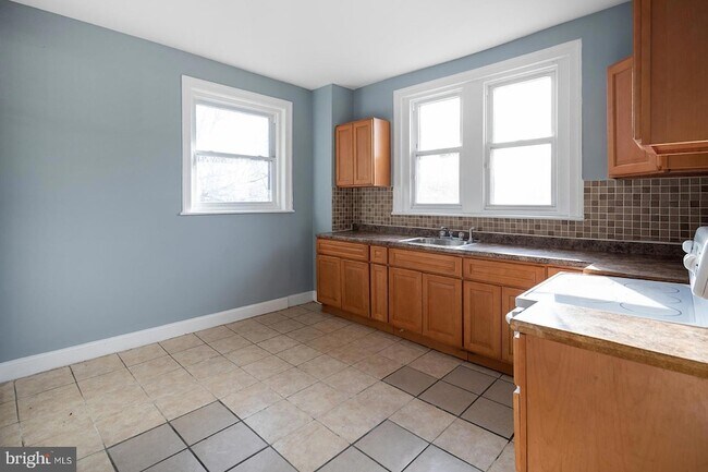 Building Photo - 851 S 57th St