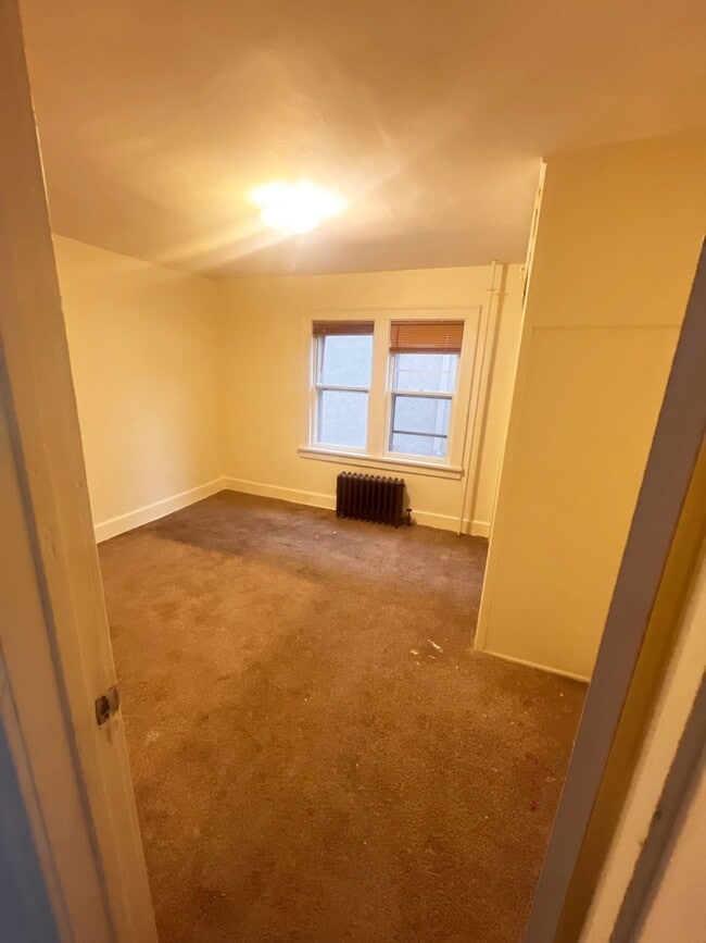 Building Photo - 107 Hayes Ave