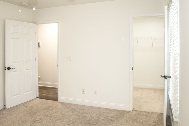 Building Photo - Three Bedroom Home in Hearthstone Lakes Community