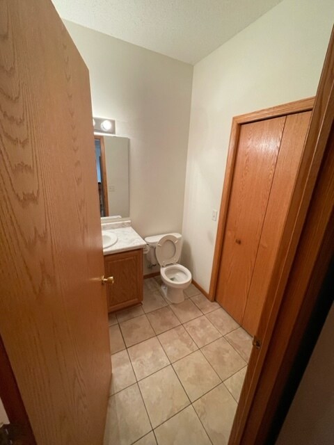 Main Floor - Bathroom - 2103 Parkway Ave