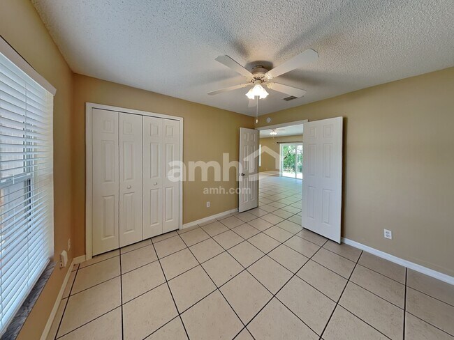 Building Photo - 12301 Woodglen Cir