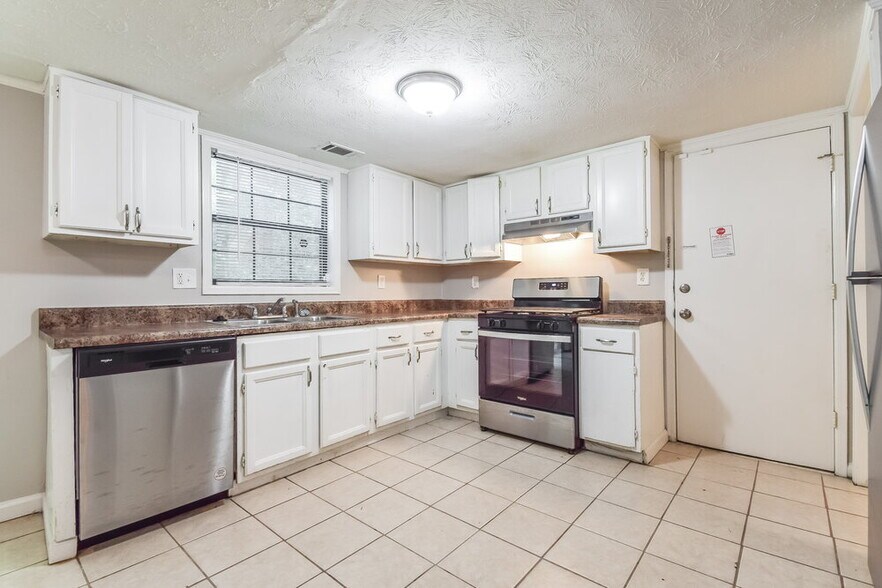 Building Photo - 943 Lake Watch Ct