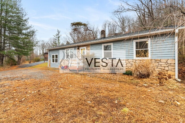 Building Photo - 220 Meredith Lp