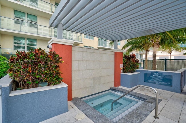 Building Photo - 1155 Brickell Bay Dr