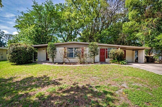 Building Photo - 7010 Arques Rd