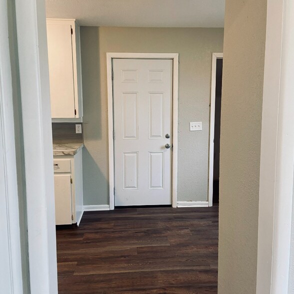 Building Photo - 1621 Crawford St