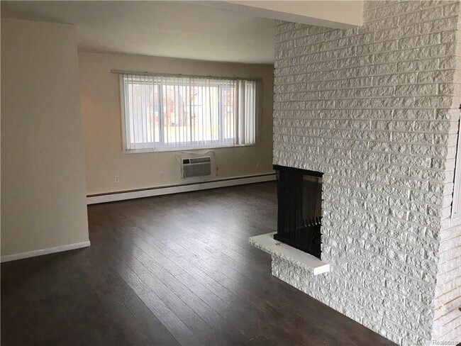 Building Photo - 3225 Clawson Ave / 2401-2403 W 13 Mile