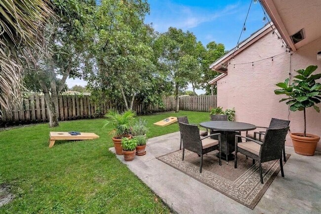 Building Photo - 5864 Strawberry Lakes Cir