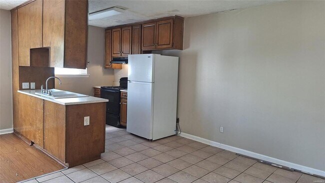 Building Photo - 2695 Whispering Pine Dr