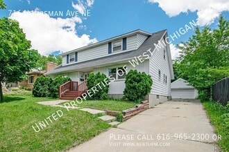 Building Photo - 716 Houseman Ave NE