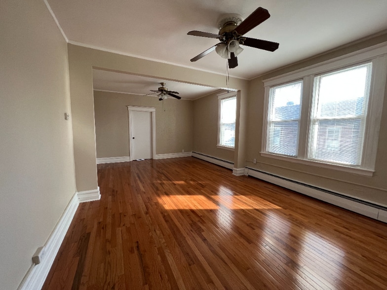 Building Photo - 469 Halsted St