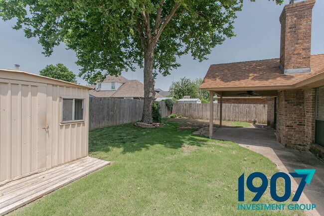 Building Photo - Three-Bedroom Home in Moore Schools