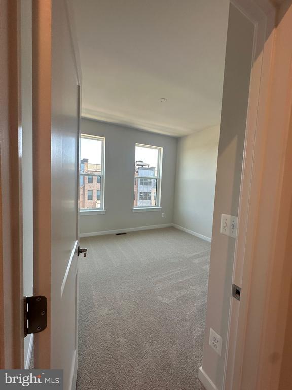 Building Photo - 43799 Middleway Ter