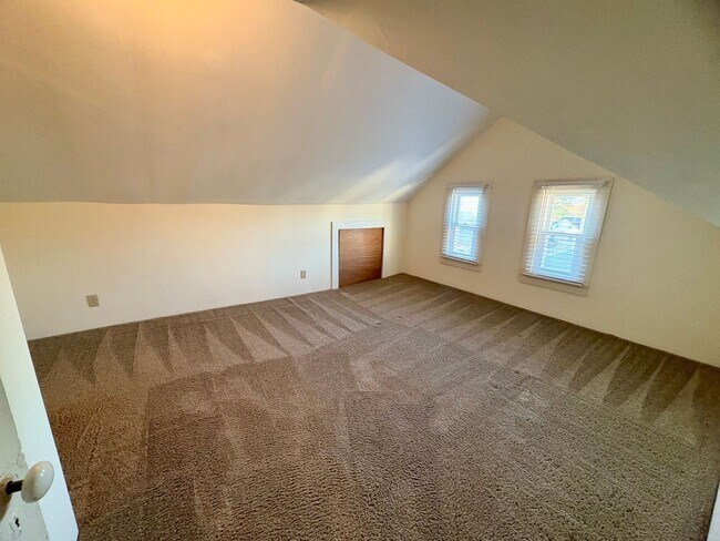 Building Photo - 519-5195 S Market St