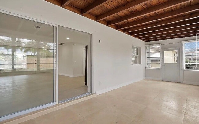 Building Photo - 219 SE 13th St