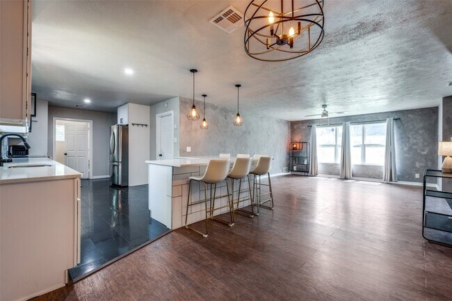Building Photo - 2031 Brookhaven Dr