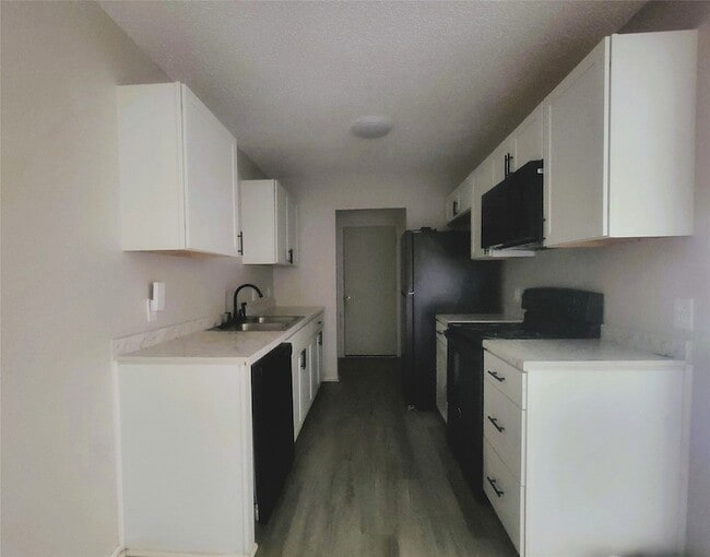 Building Photo - 3411 Stonewall Ln