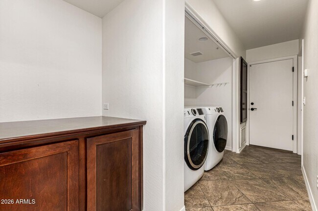 Building Photo - 6940 E Cochise Rd