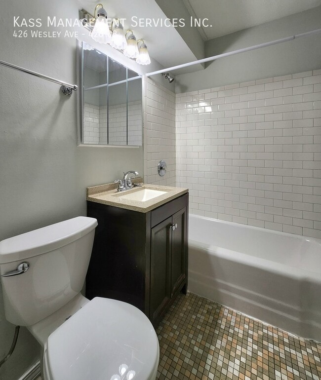 Building Photo - 426 Wesley Ave