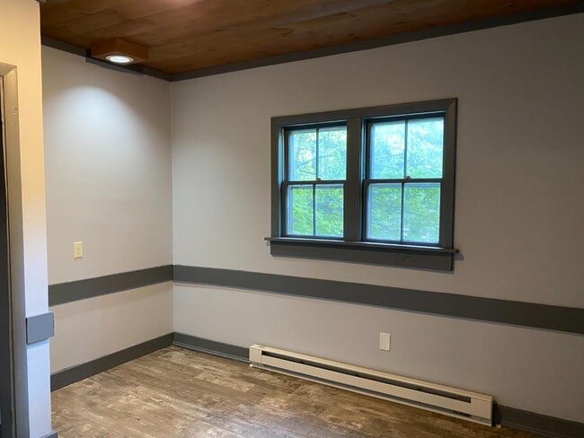 Building Photo - 95 Hall Ave
