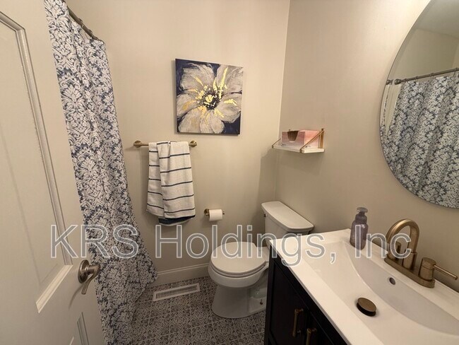 Building Photo - 1520 Woodside Ct