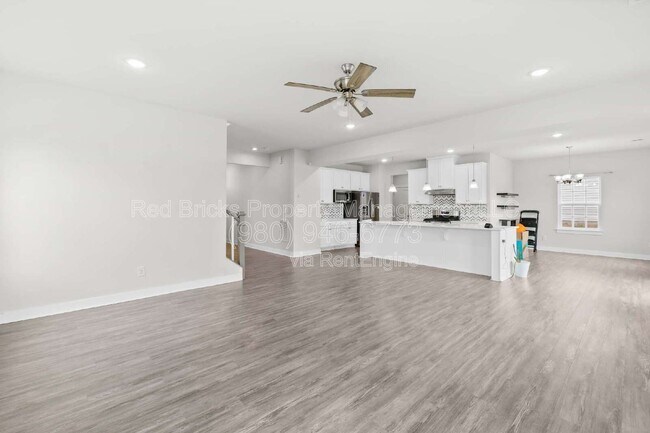 Building Photo - 7067 Waterwheel St SW