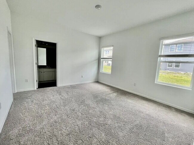Building Photo - "Charming 3-Bed, 2-Bath Oasis in Zephyrhills – Your Perfect Retreat Awaits!"