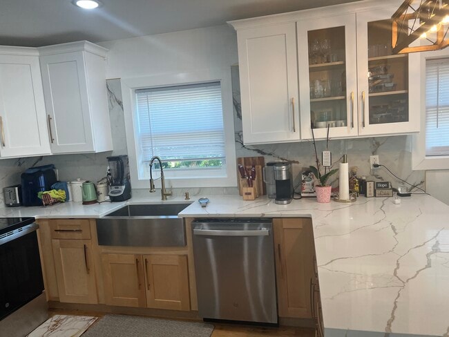 Building Photo - 89 N Munn Ave