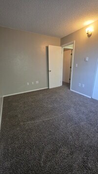 Building Photo - 2 Bed- 1 Bath on Darby West Side