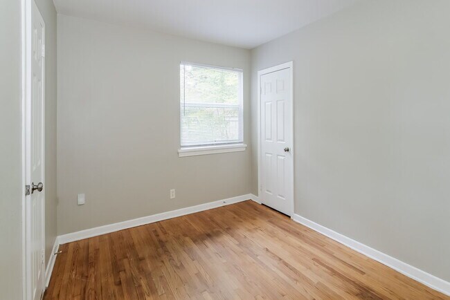 Building Photo - 6020 Woodside Dr
