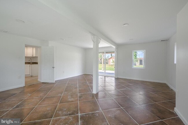 Building Photo - 1979 US-206