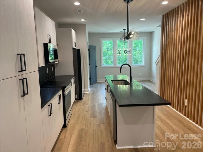 Building Photo - 1360 Briar Creek Rd