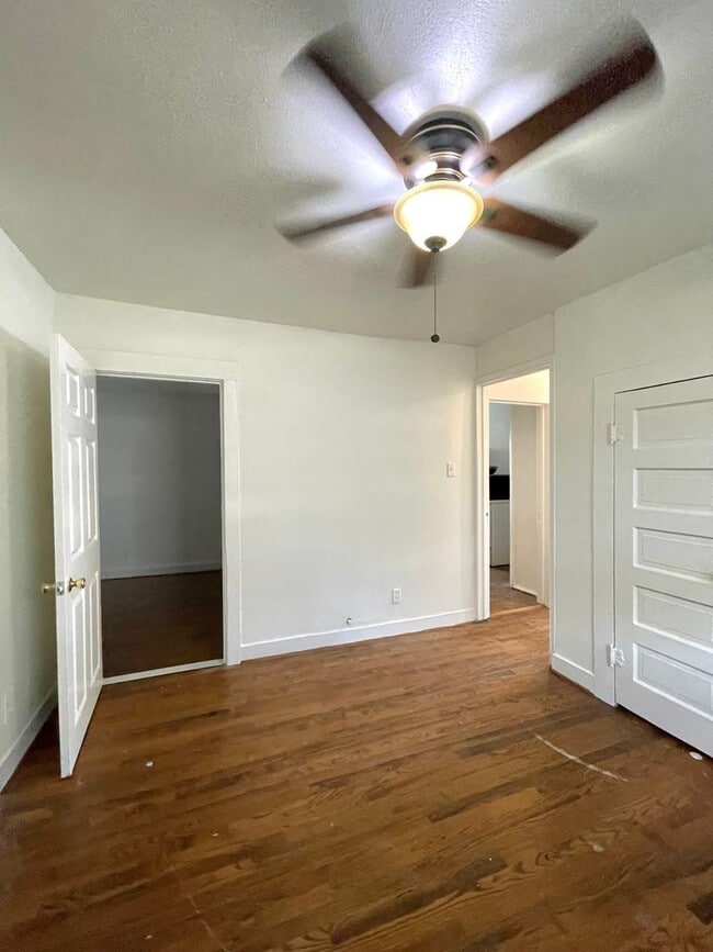 Building Photo - Cedar Crest Home 2 Bed, 1 Bath with Studio...