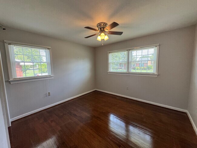 Building Photo - 117 Southerland Dr
