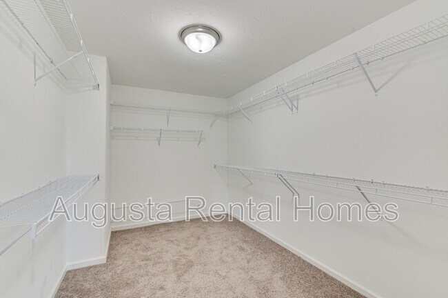 Building Photo - 2562 Inverness Dr