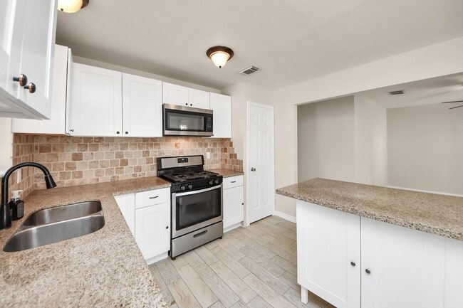 Building Photo - 11915 Binghamton Dr