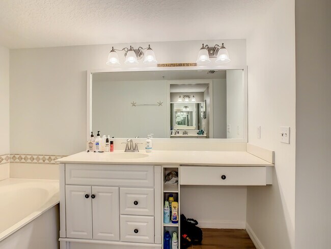 Building Photo - 1851 Jimmy Buffett Mem Hwy