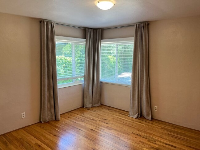 Building Photo - Los Gatos Living Just Minutes from Downtown & New Whole Foods