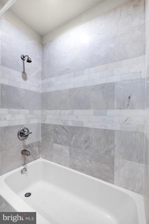 Building Photo - 704 S Washington Square