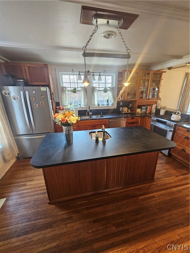 Building Photo - 204 S Broad St