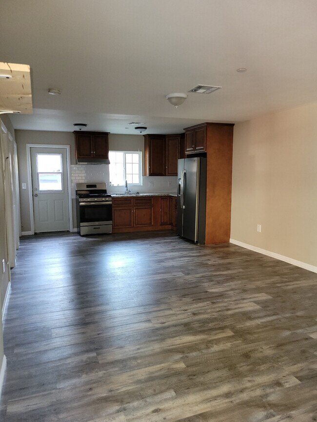 Building Photo - 2220 Norwalk Ave