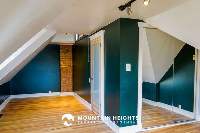 Building Photo - 235 Reed Ave N