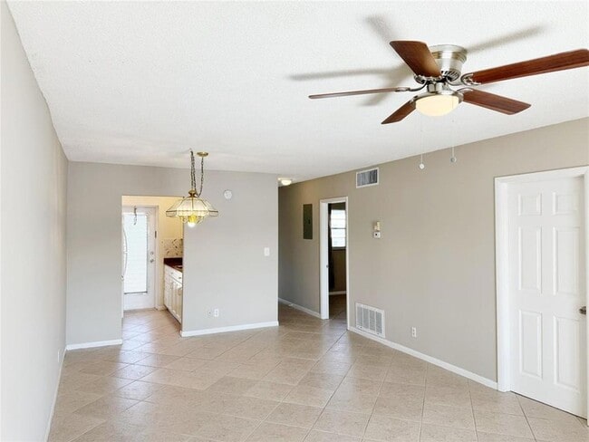 Building Photo - 1116 Lake Terrace