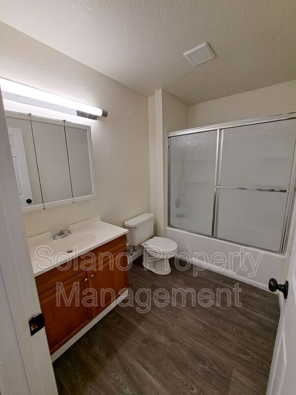 Building Photo - 145 Del Rey Ct