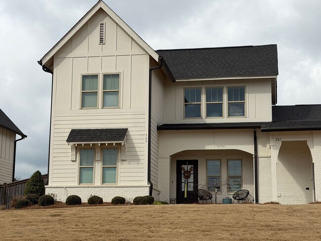 Building Photo - Spacious and Well Maintained 3 Bedroom Townhome in Woodward Oaks